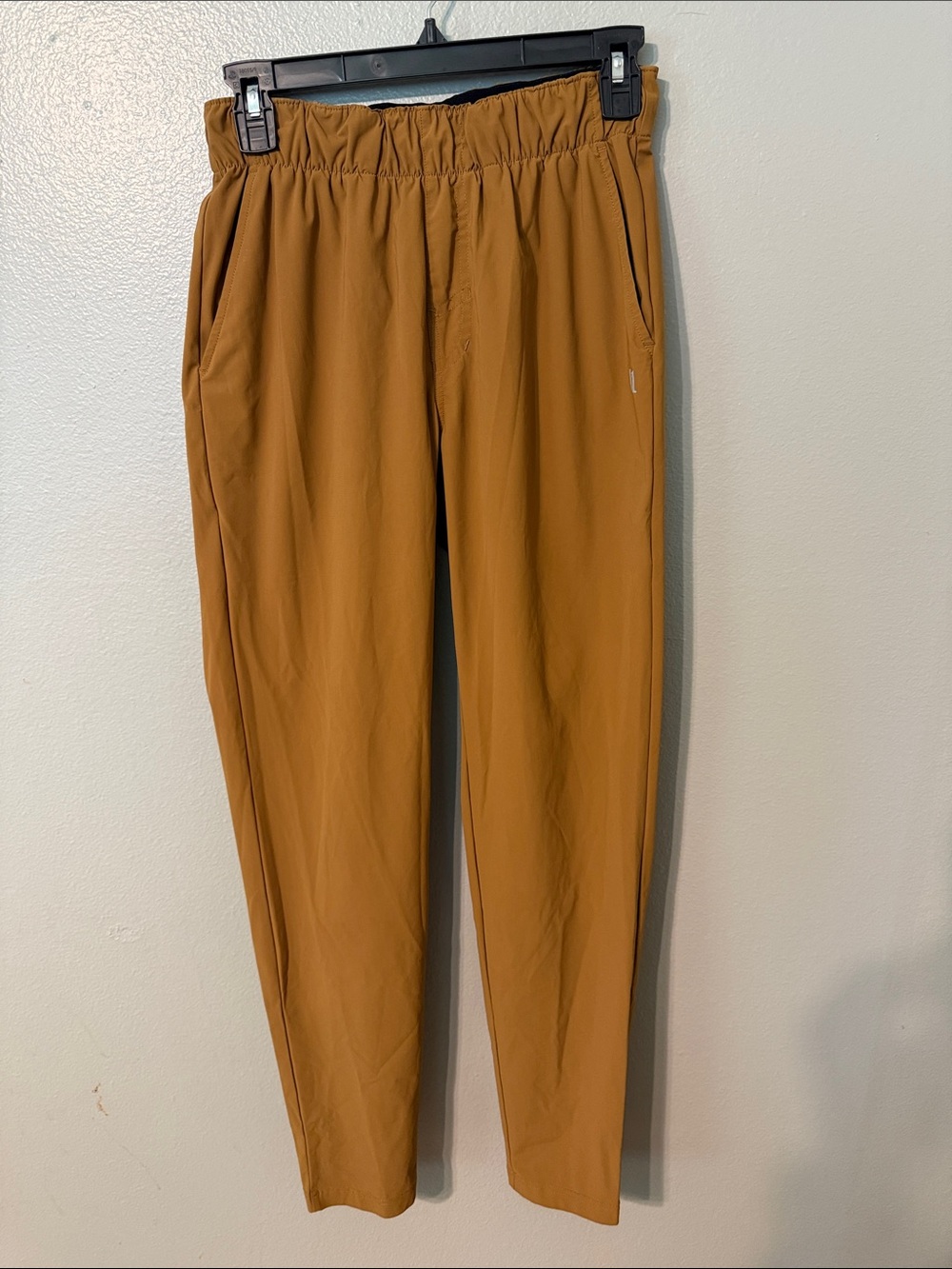 Vuori Men's Fleet Pant Caramel Brown Gym Training Joggers Size Small